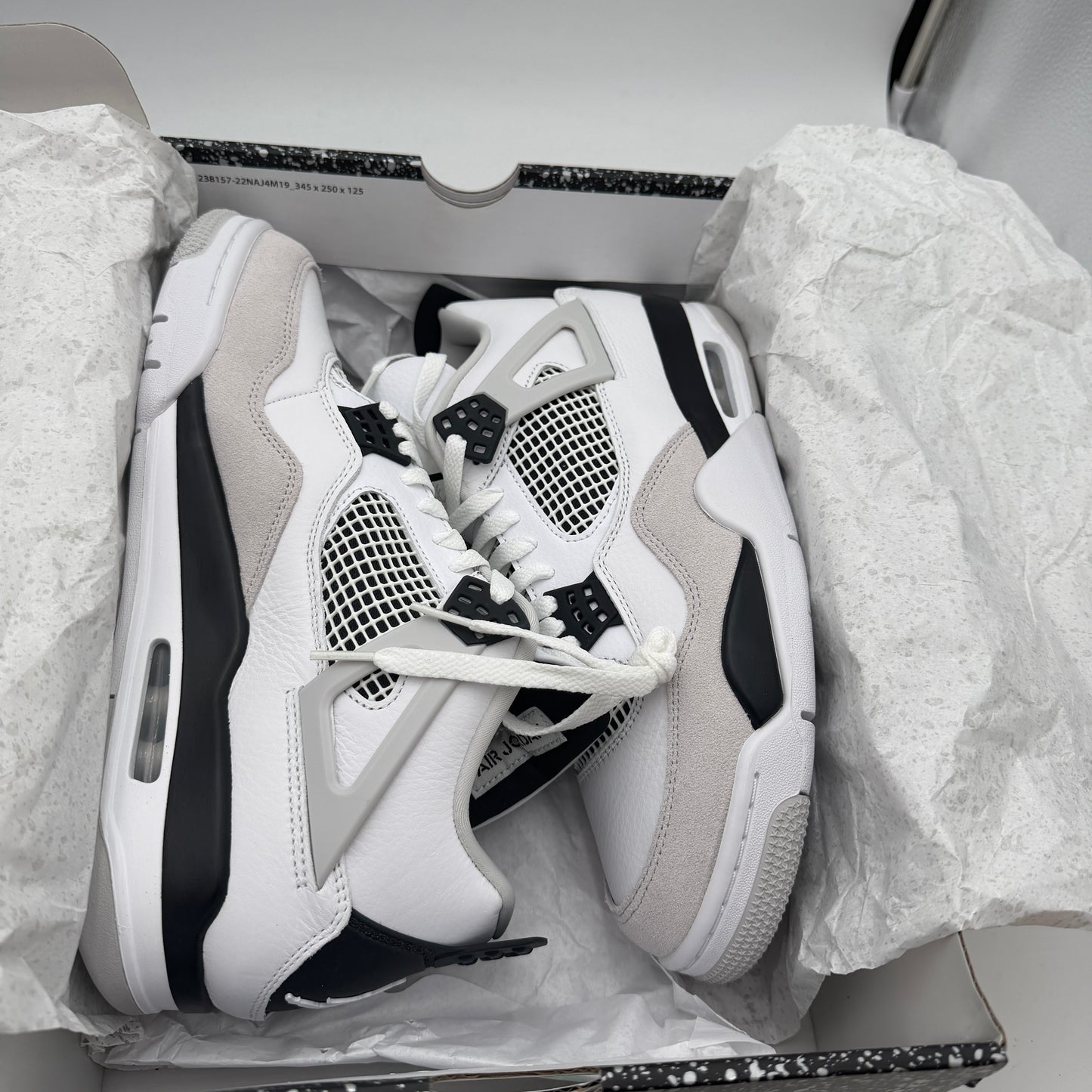 New In Box Jordan Air Jordan 4 Retro White/Black Neutral Grey DH6927-111 10.5