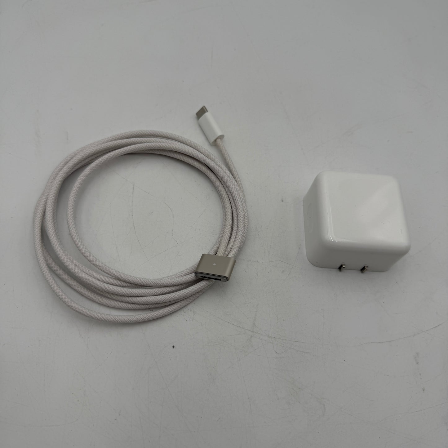 Apple MacBook Air 15-inch A3241 2024 M4 16GB 256GB Laptop Starlight