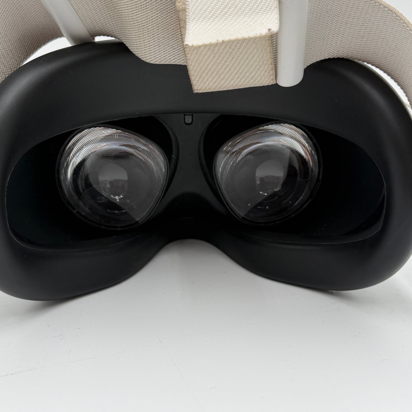 Oculus Quest 2 128GB Video Game System White Used