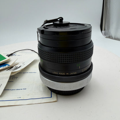 Vivitar 28mm 1:2 Auto Wide Angle Camera Lens Black w/ Caps Case UNTESTED