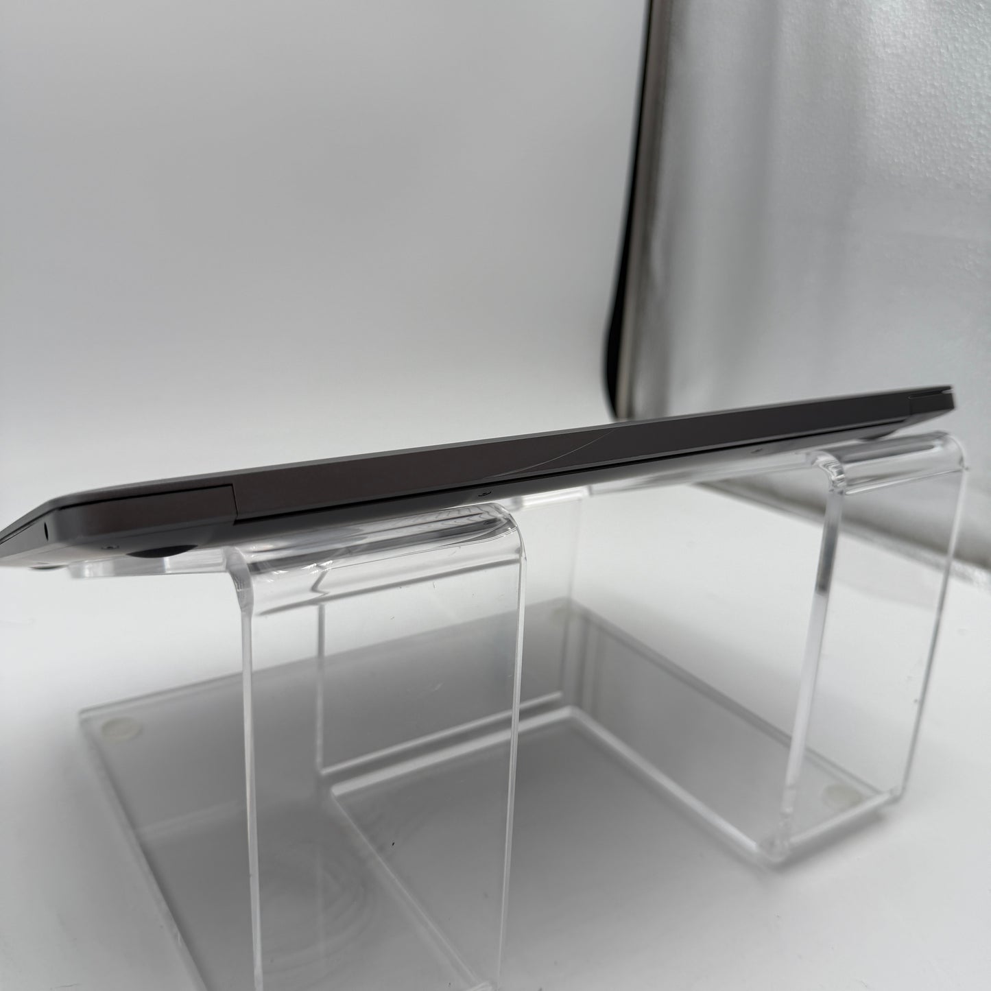 Apple MacBook Air M1 13-inch 8GB RAM 256GB Space Gray A2337 2020 Loose Hinge