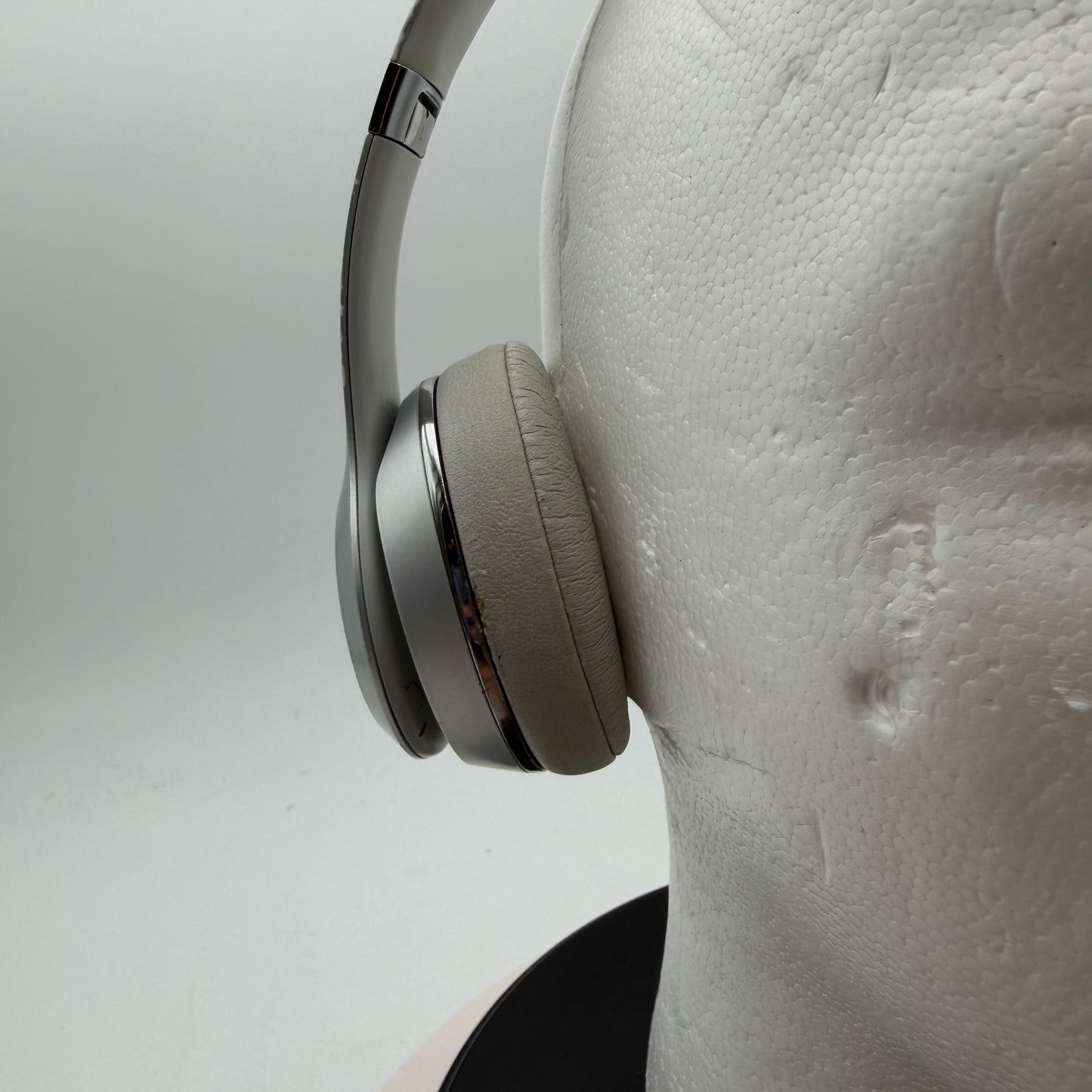 Beats Solo 3 Wireless Headphones Silver Needs New Ear Pads WORKS GREAT