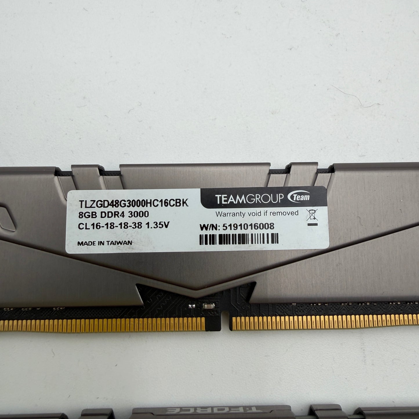 TeamGroup T-Force Vulcan Z DDR4 3000 16GB (2x8GB) DIMM XMP Memory Kit Gray