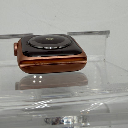 Apple Watch Series 4 40mm Rose Gold Aluminum GPS Only With EXTRAS