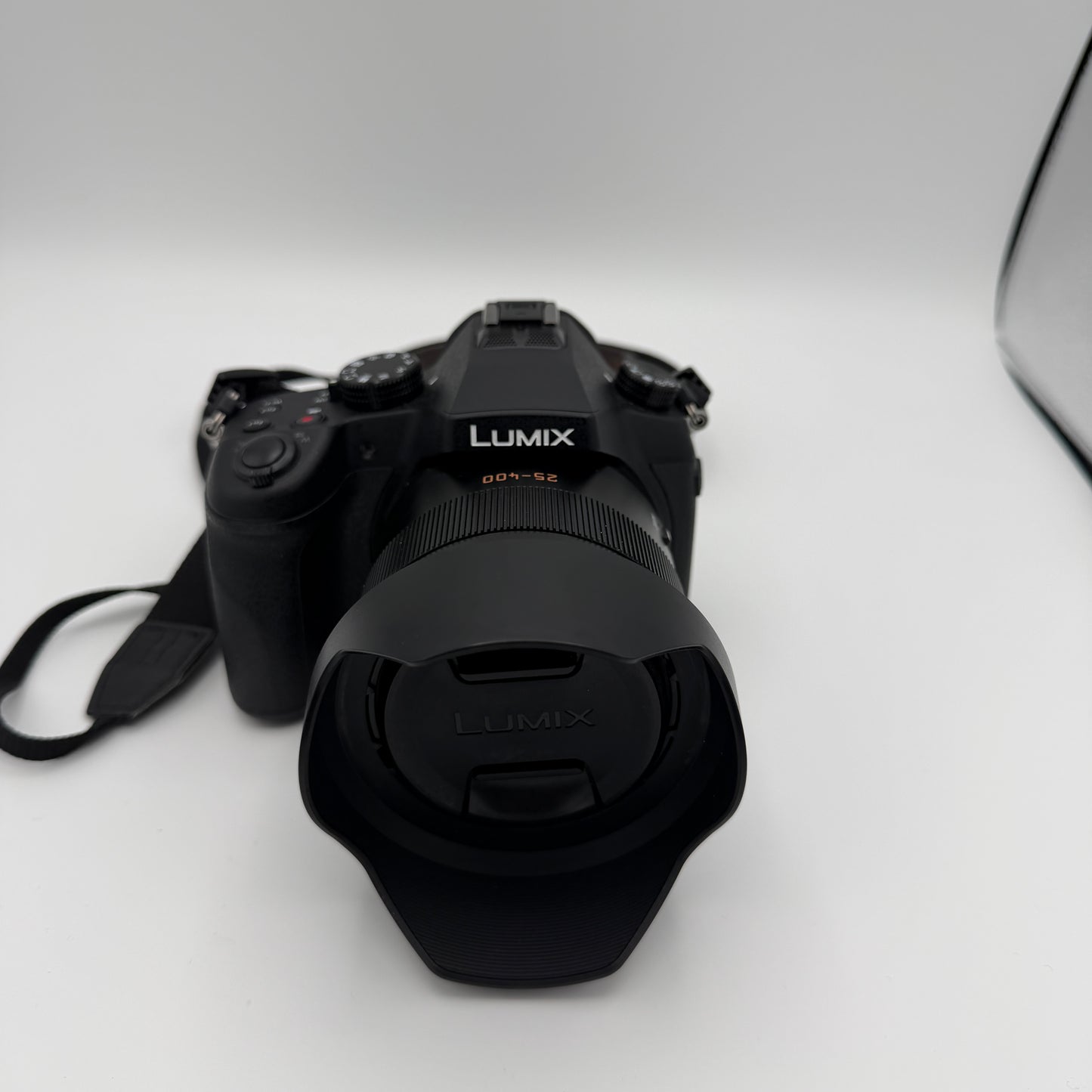 Lumix DMC-FZ1000 20.1 MP Digital Camera With Bag and Extras