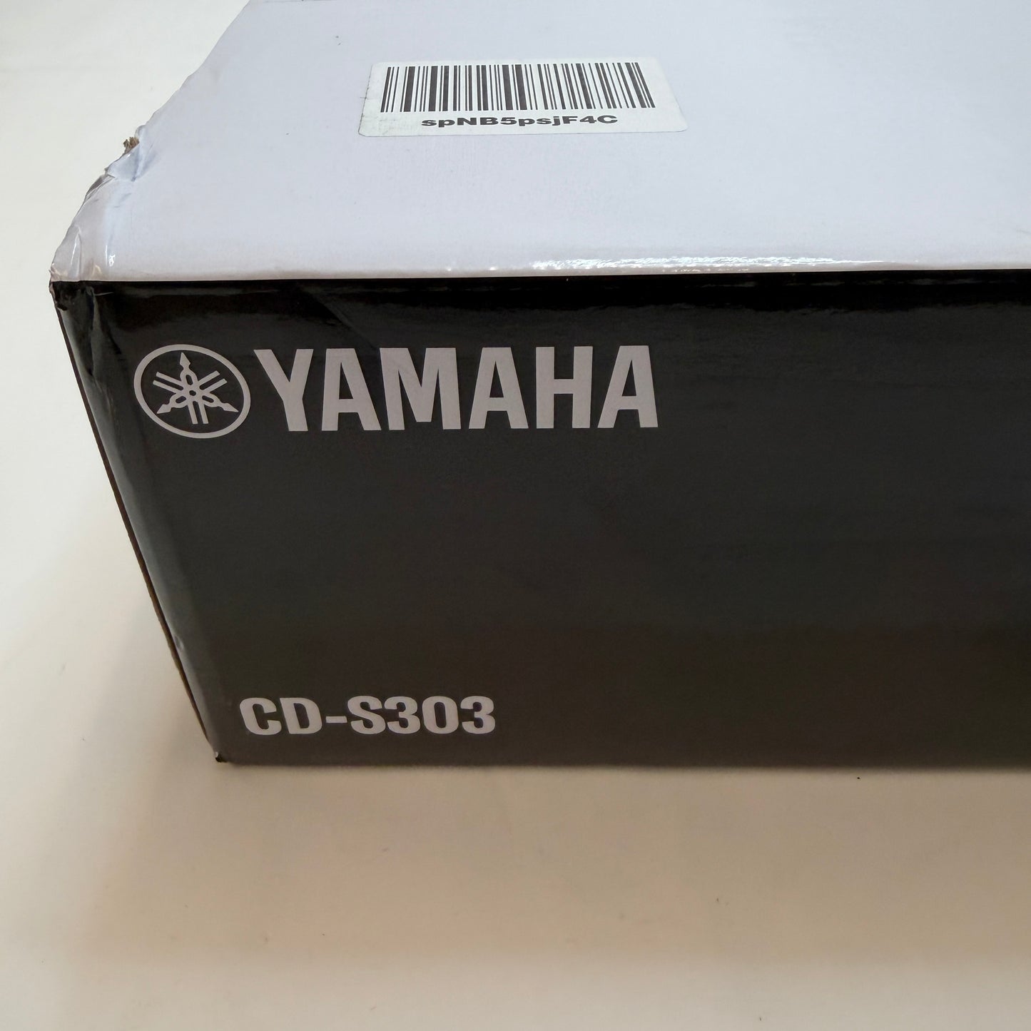 Yamaha CD-S303 Black Compact Disc Player New In Box