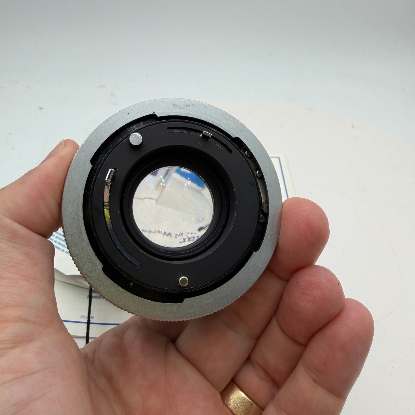 Vivitar 28mm 1:2 Auto Wide Angle Camera Lens Black w/ Caps Case UNTESTED