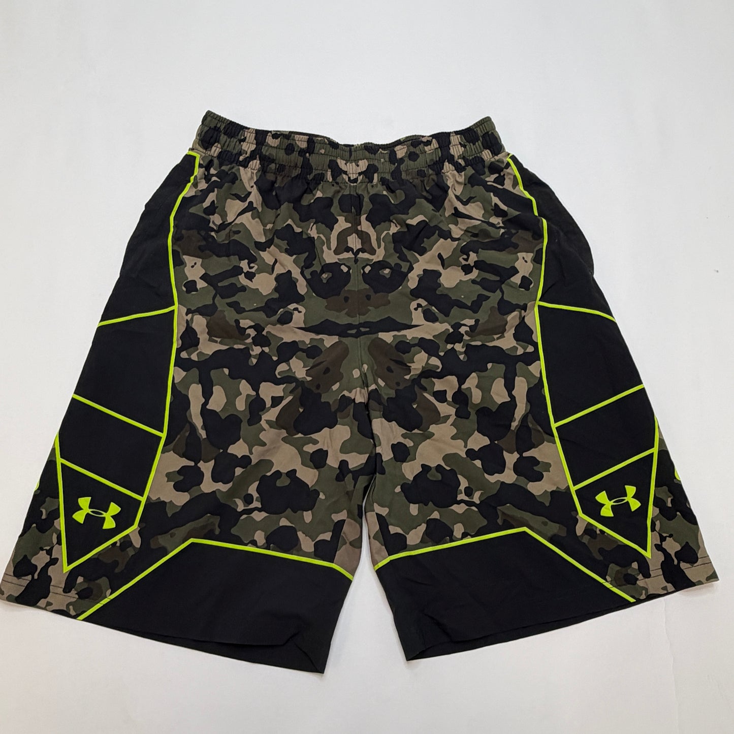 Under Armour Men's Large Camo Athletic Training Shorts READ