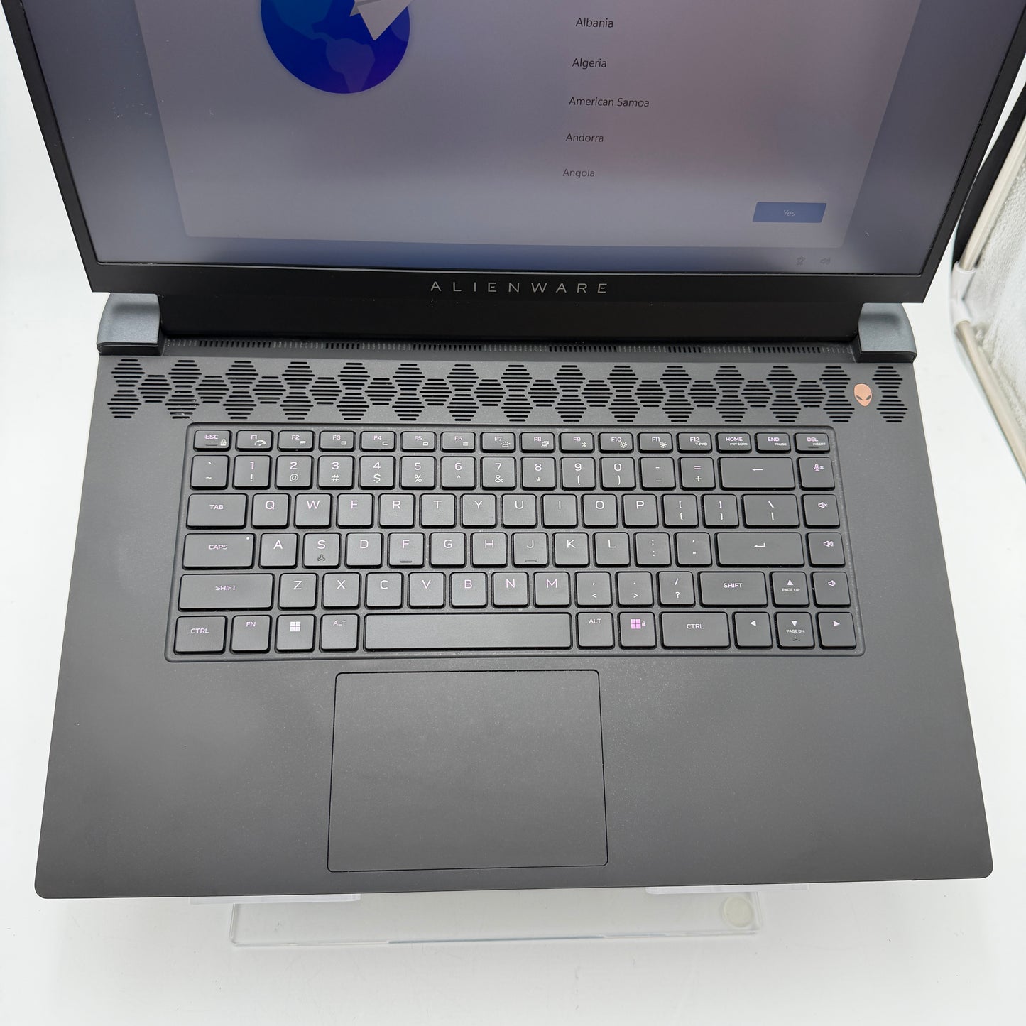 Alienware M17 R5 Gaming Laptop - 17-inch, AMD Ryzen 9, 32GB RAM, 2TB, RX 6850M XT READ