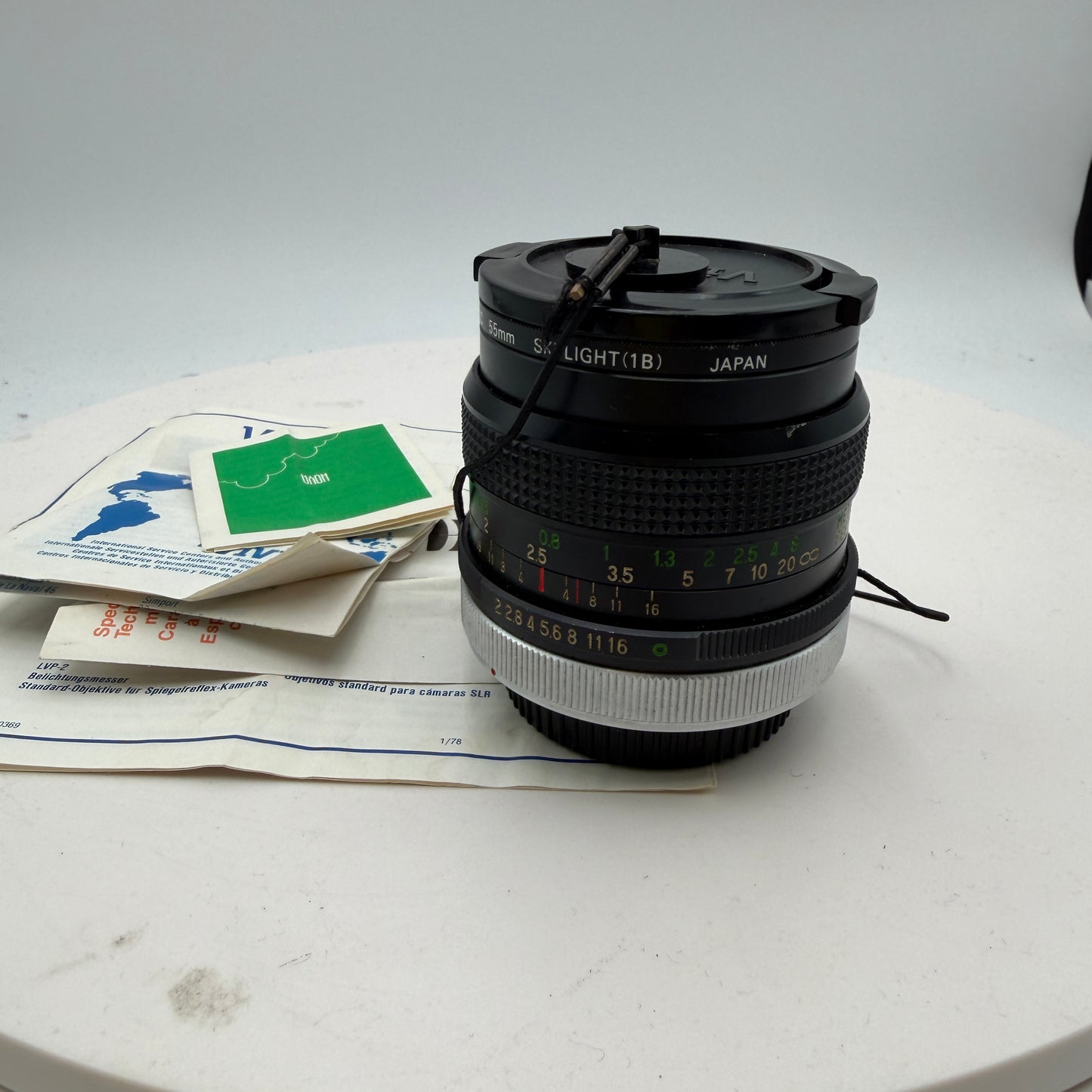 Vivitar 28mm 1:2 Auto Wide Angle Camera Lens Black w/ Caps Case UNTESTED