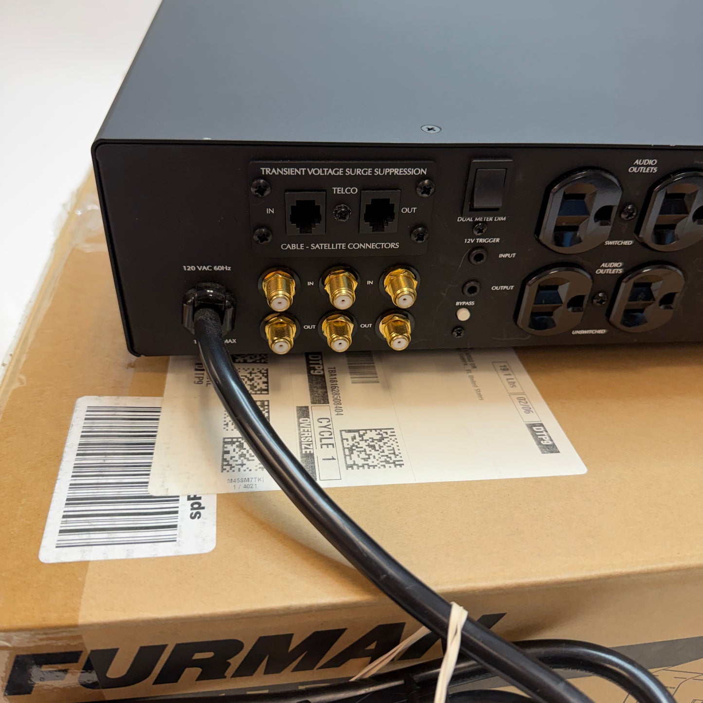 Furman Elite-15 DM i Linear Filtering AC Power Conditioner Black Used