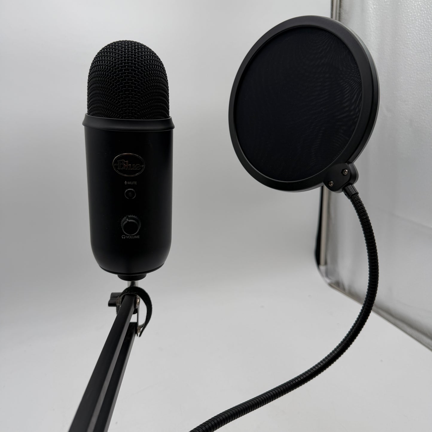 Blue Yeti Professional Multi-Pattern USB Condenser Microphone With Stand