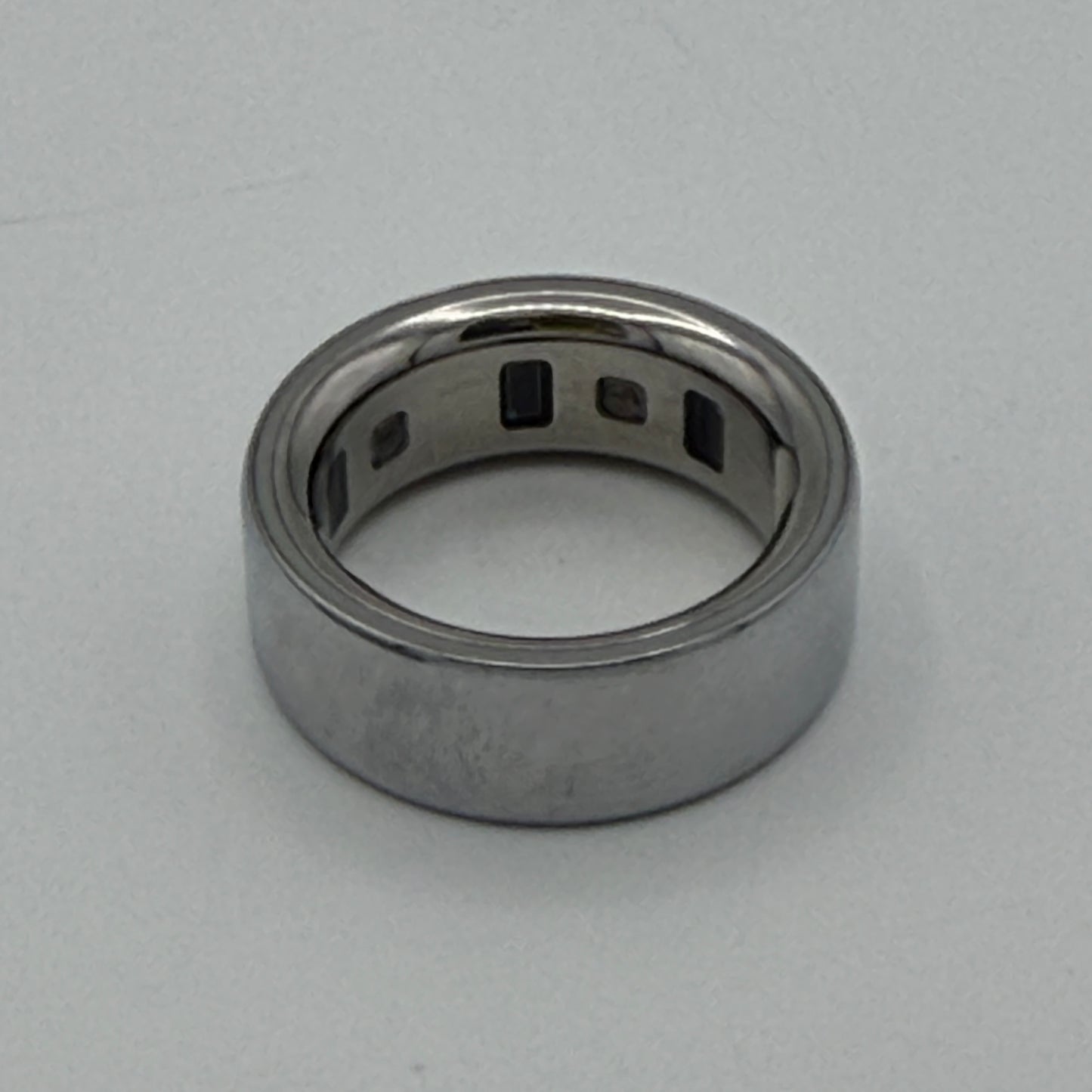 Oura Ring 4 Smart Ring Size 7 Black Silver with Charger and Base