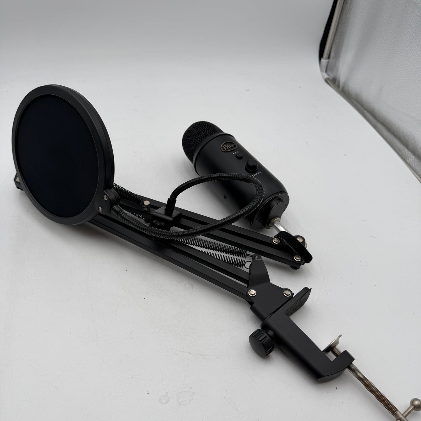 Blue Yeti Professional Multi-Pattern USB Condenser Microphone With Stand