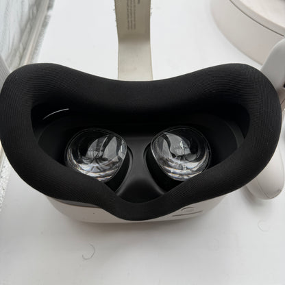 Meta Quest 3s VR Virtual Reality Headset 128GB White with Controllers READ