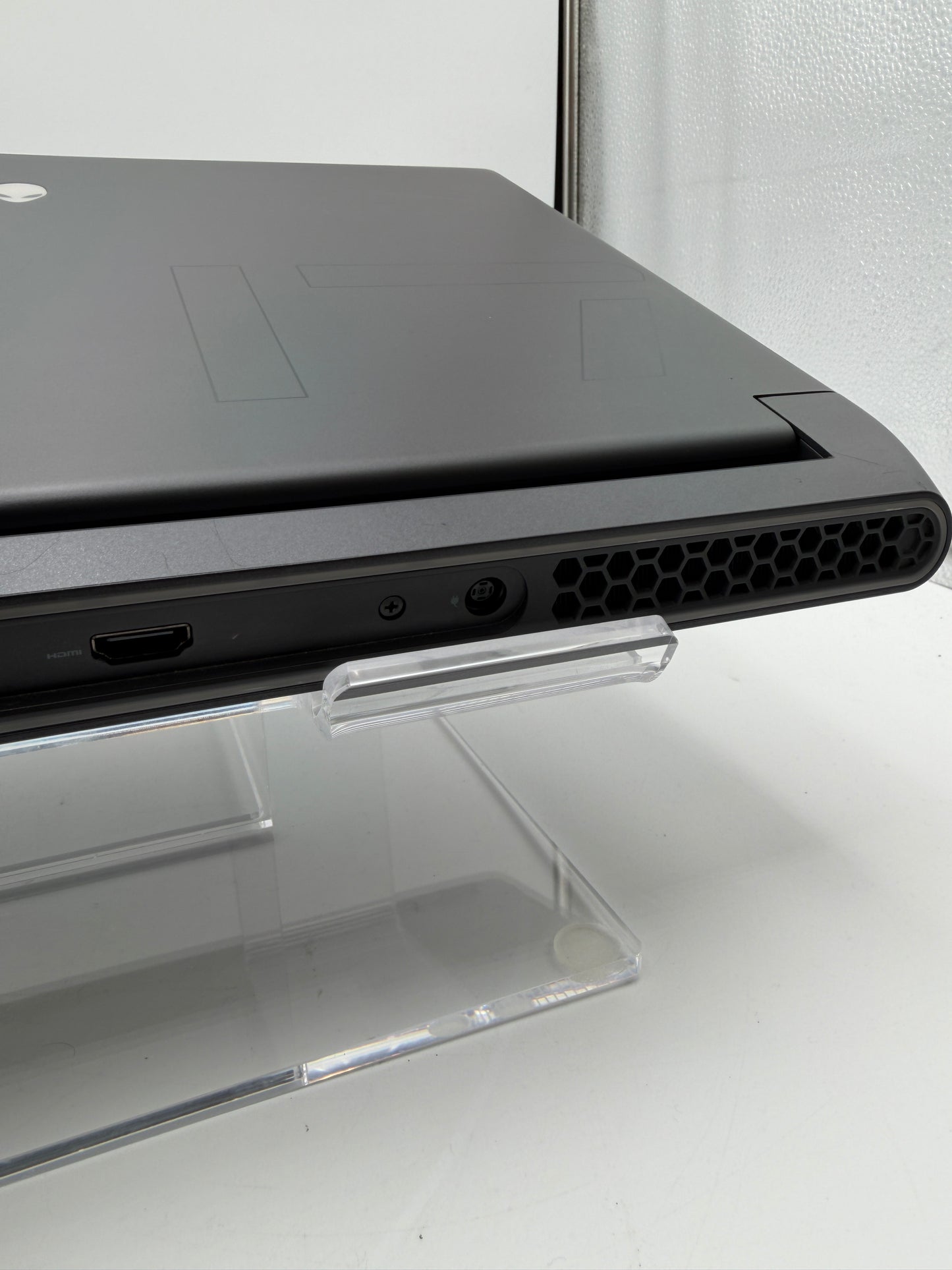 Alienware M17 R5 Gaming Laptop - 17-inch, AMD Ryzen 9, 32GB RAM, 2TB, RX 6850M XT READ