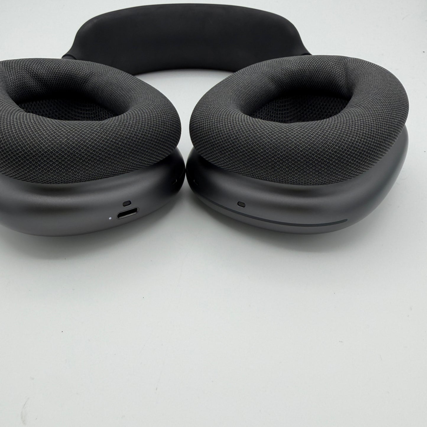 Apple AirPods Max A2096 Black Headphones with A2301 Smart Case