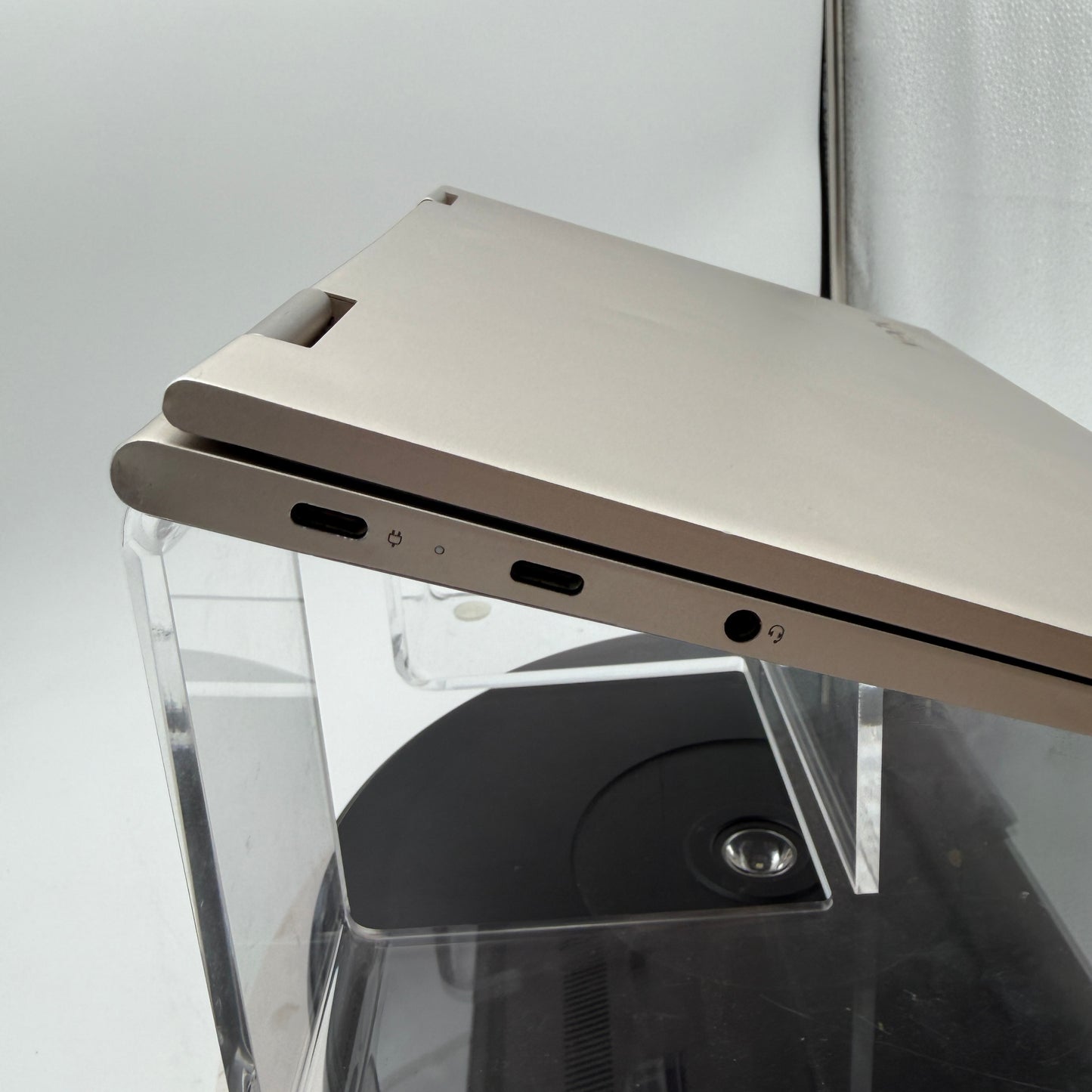 Lenovo Yoga C740-14IML 14-inch Laptop i5 8GB 256GB Gold Read
