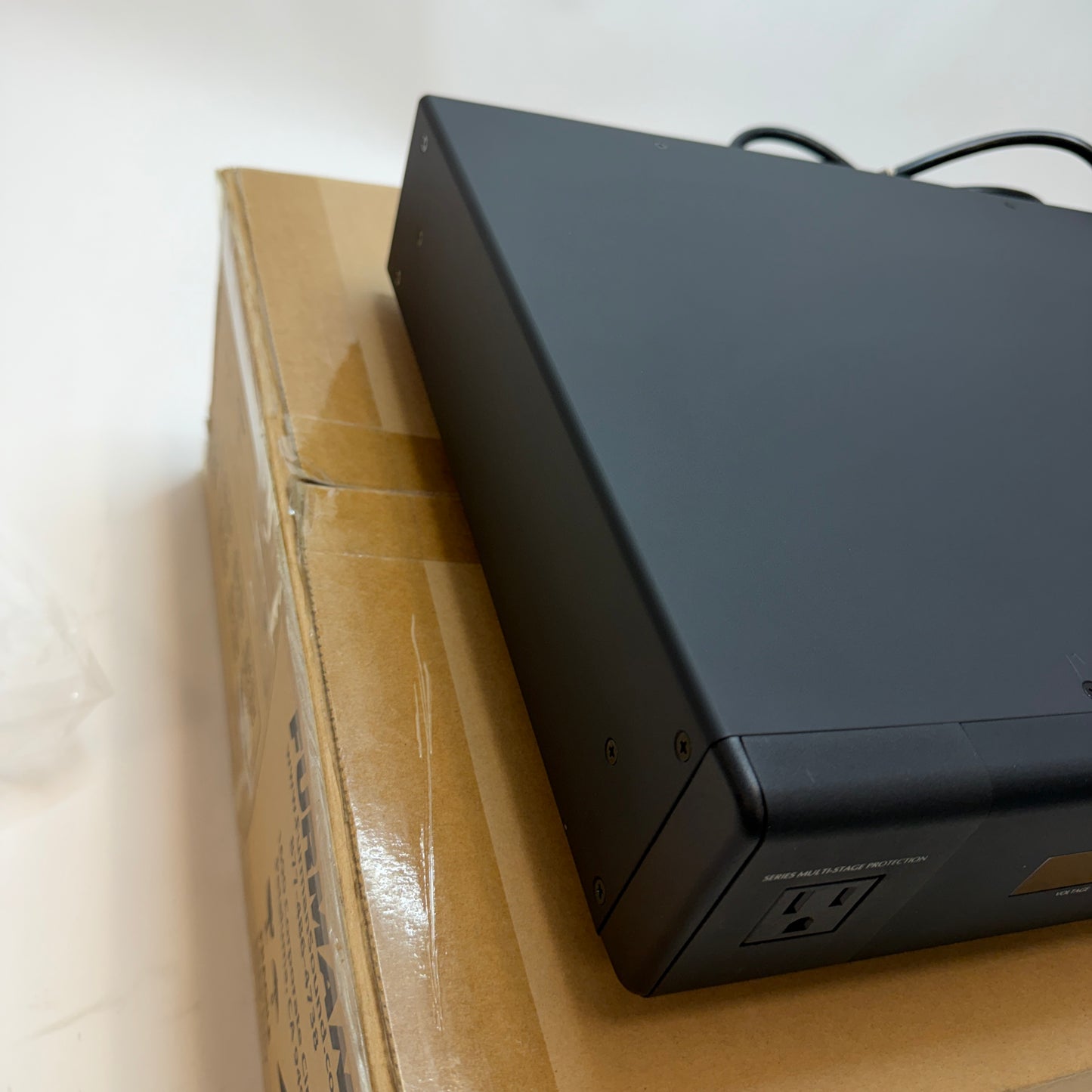 Furman Elite-15 DM i Linear Filtering AC Power Conditioner Black Used