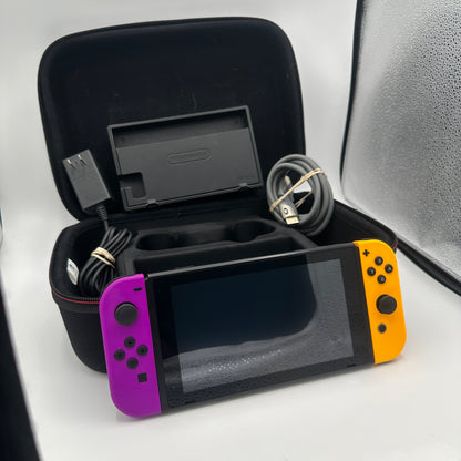 Nintendo Switch HAC-001 2017 32gb With Dock, Cables and Carrying Case