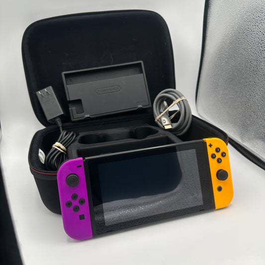 Nintendo Switch HAC-001 2017 32gb With Dock, Cables and Carrying Case