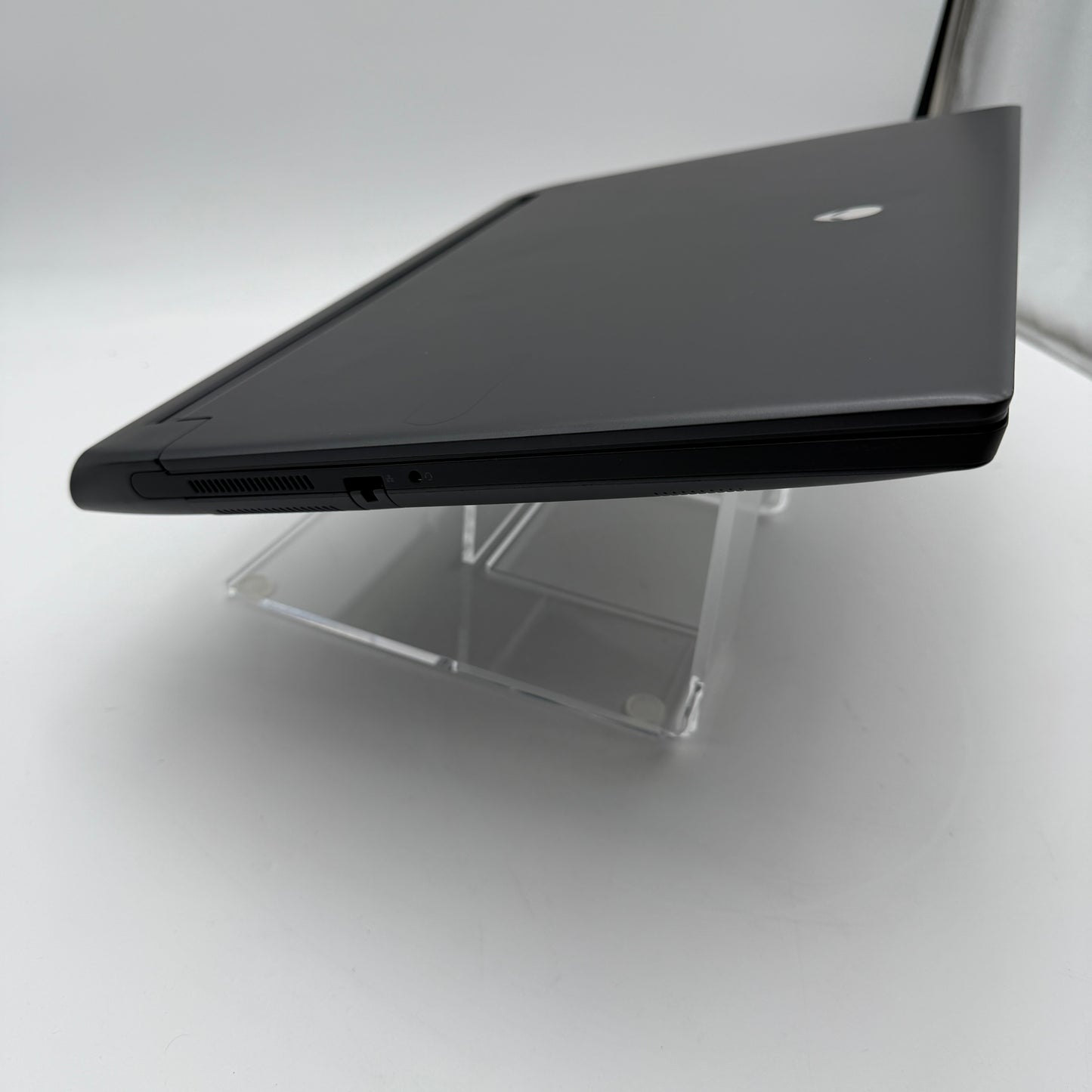 Alienware M17 R5 Gaming Laptop - 17-inch, AMD Ryzen 9, 32GB RAM, 2TB, RX 6850M XT READ