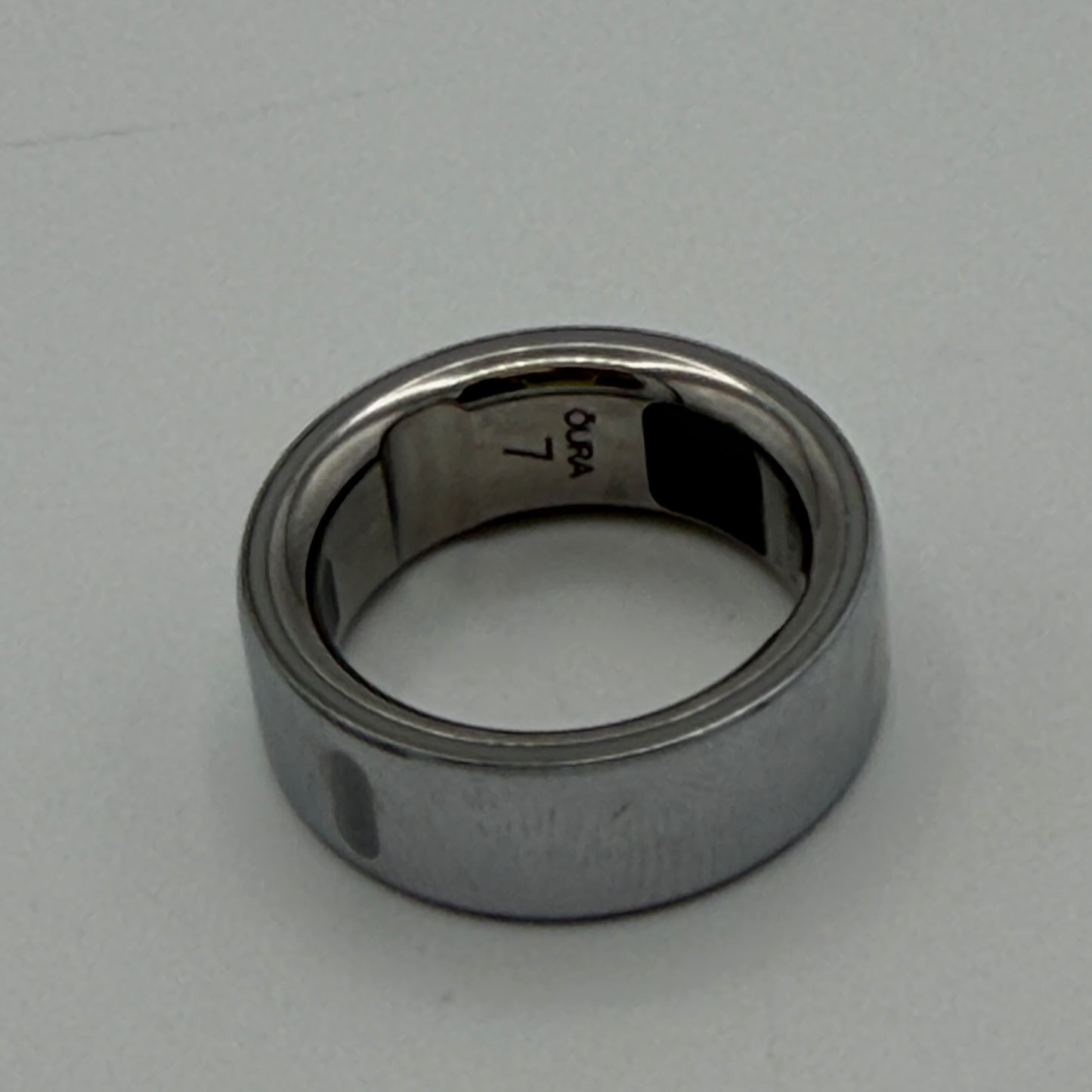 Oura Ring 4 Smart Ring Size 7 Black Silver with Charger and Base
