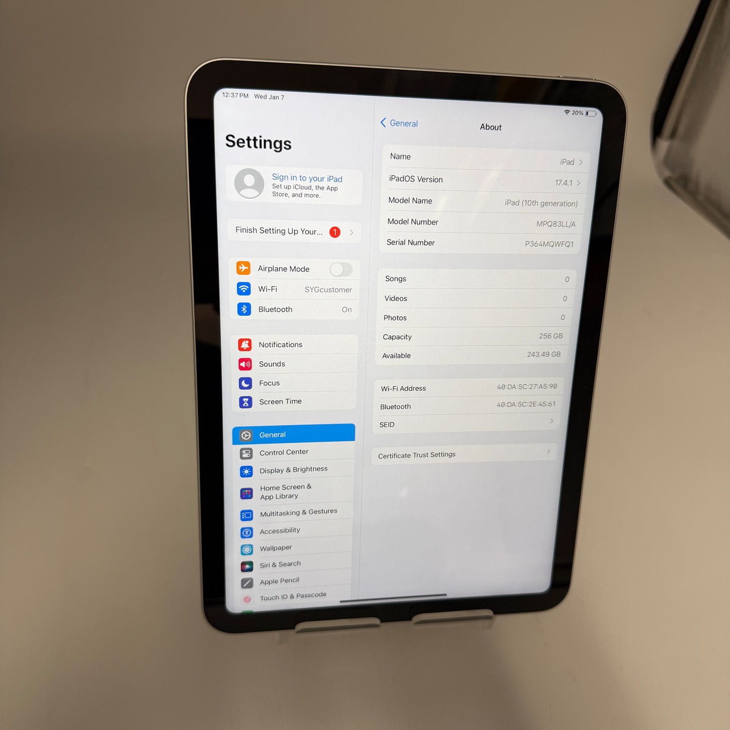 Apple iPad (10th Gen) A2696 256GB Silver With Box