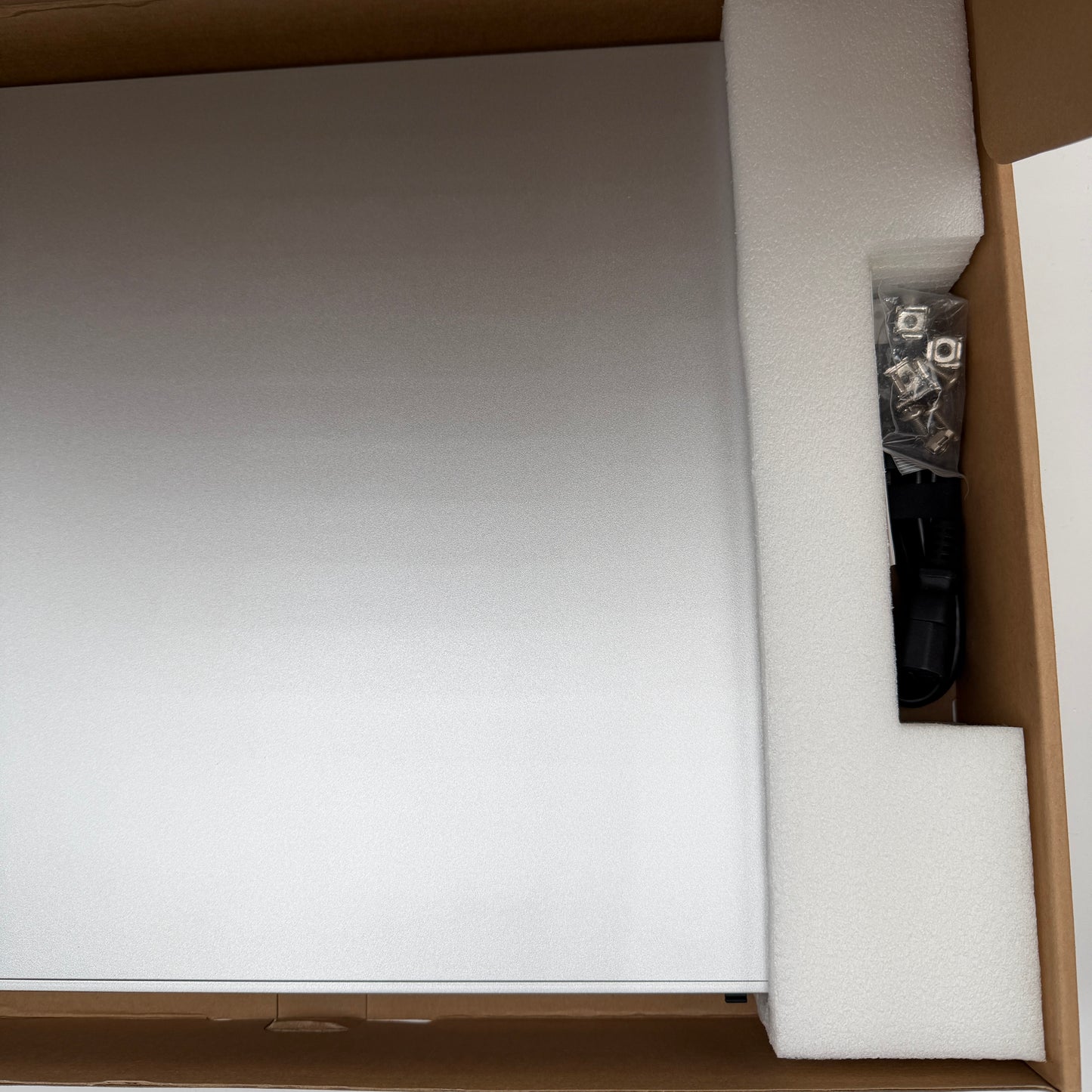 Ubiquiti Networks UniFi Switch 48 750W Managed PoE+ Gigabit Switch NEW IN BOX