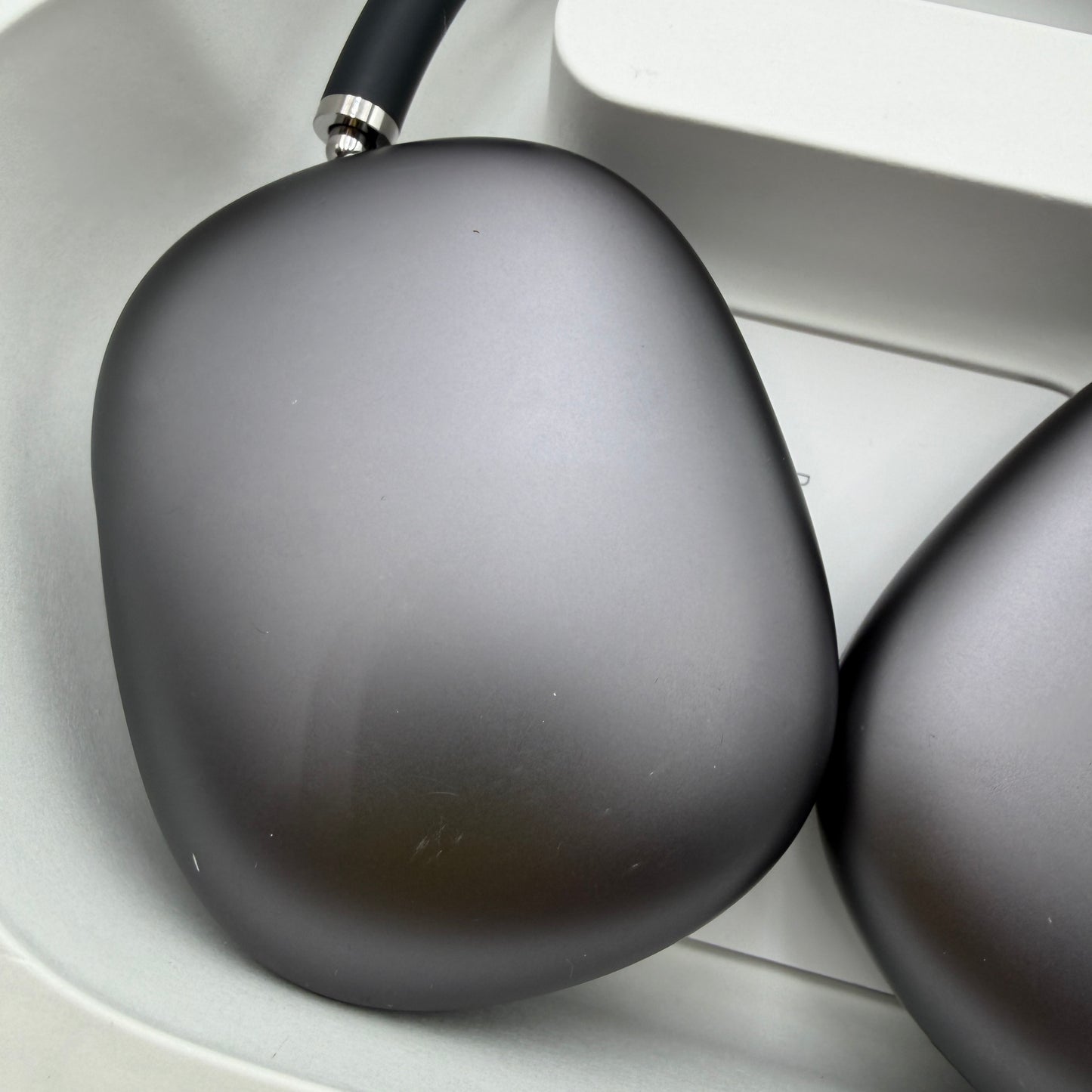 Apple AirPods Max A2096 Wireless Headphones (Lightning, 2020) Black READ