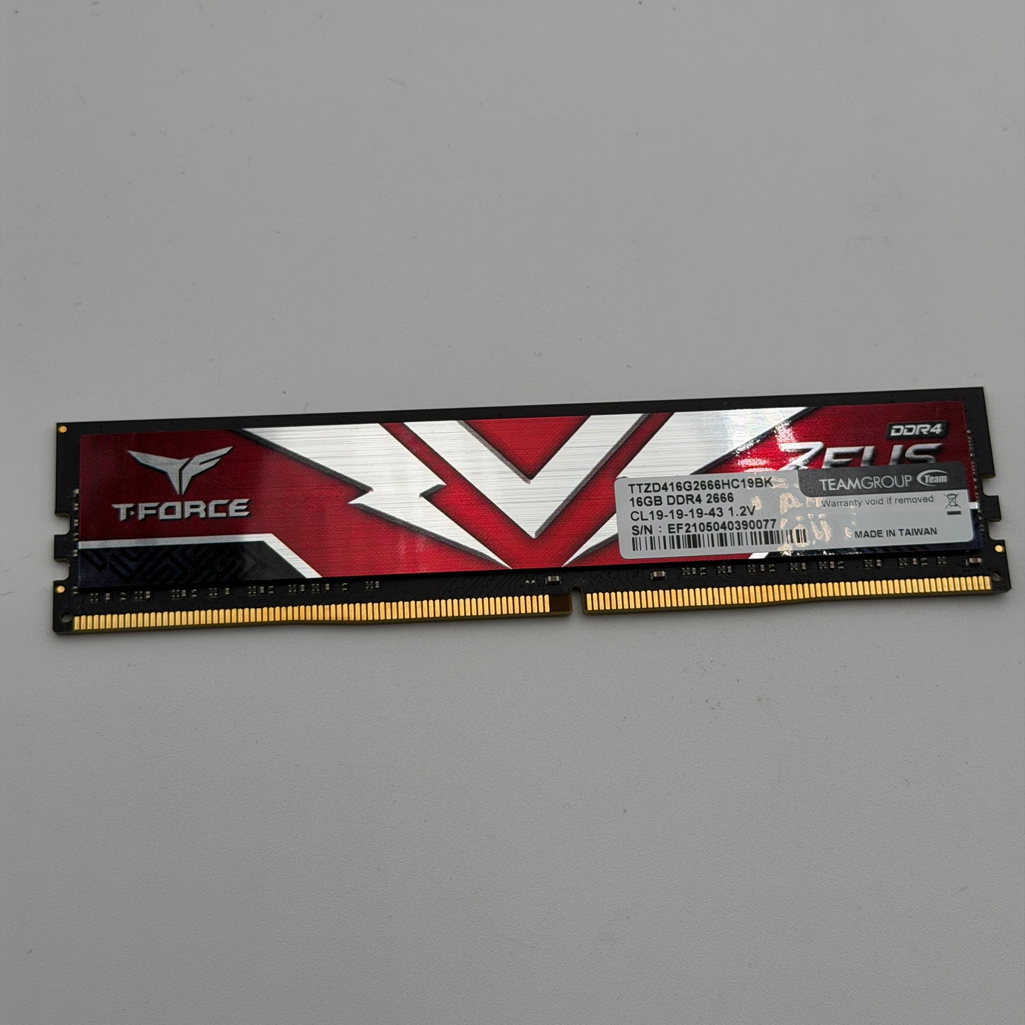 T-Force Zeus 16GB DDR4 2666MHz Desktop Gaming Memory RAM CL19 Red