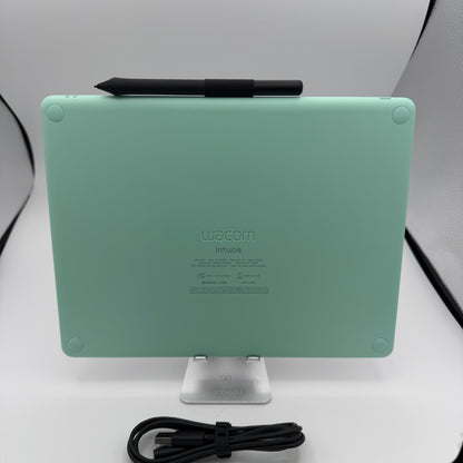 Wacom Intuos M CTL-6100 Creative Drawing Pen Tablet with Pen 4K