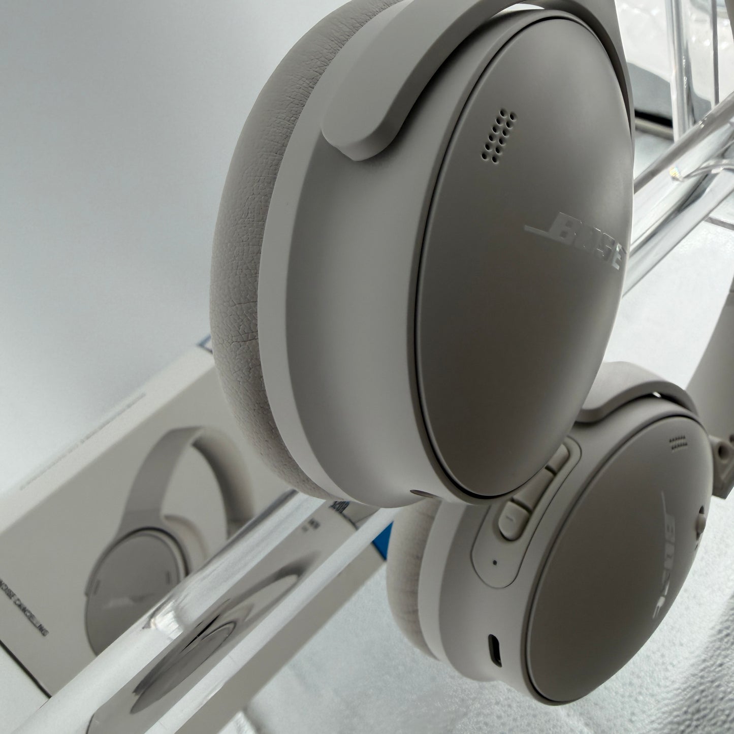Bose QuietComfort Headphones 5V White Smoke with Box