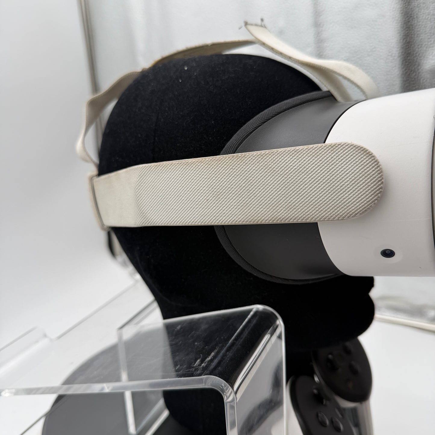 Meta Quest 3s VR Virtual Reality Headset 128GB White with Controllers READ