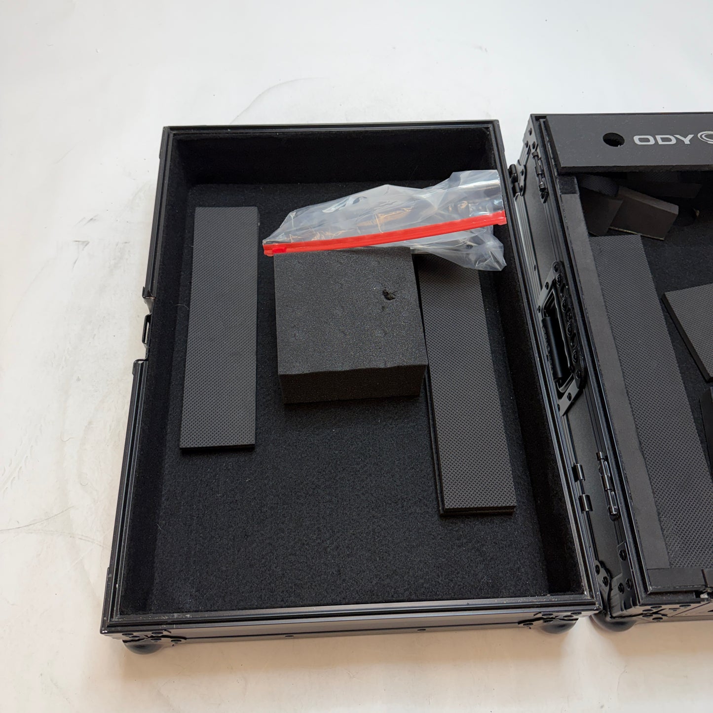 Odyssey Black Label Universal DJ Mixer Fight Case Black Used FZ12MIXXDBL