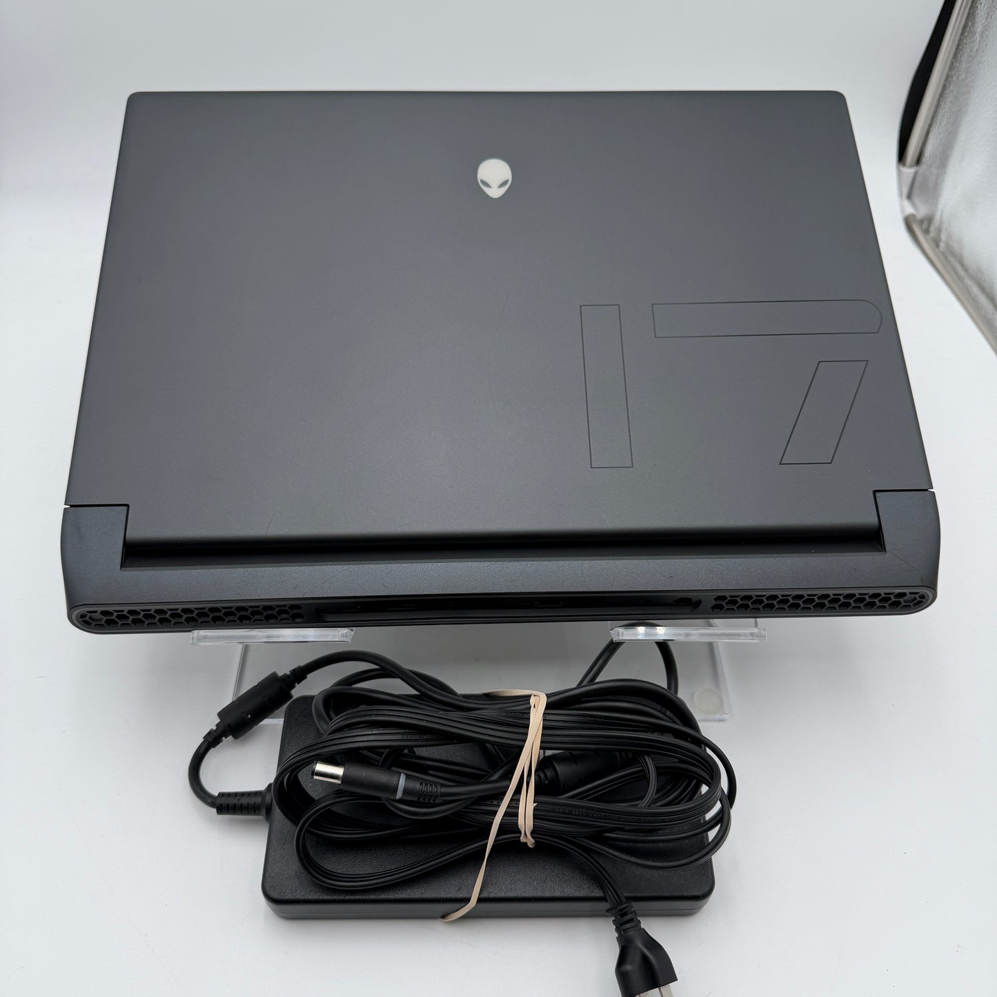 Alienware M17 R5 Gaming Laptop - 17-inch, AMD Ryzen 9, 32GB RAM, 2TB, RX 6850M XT READ