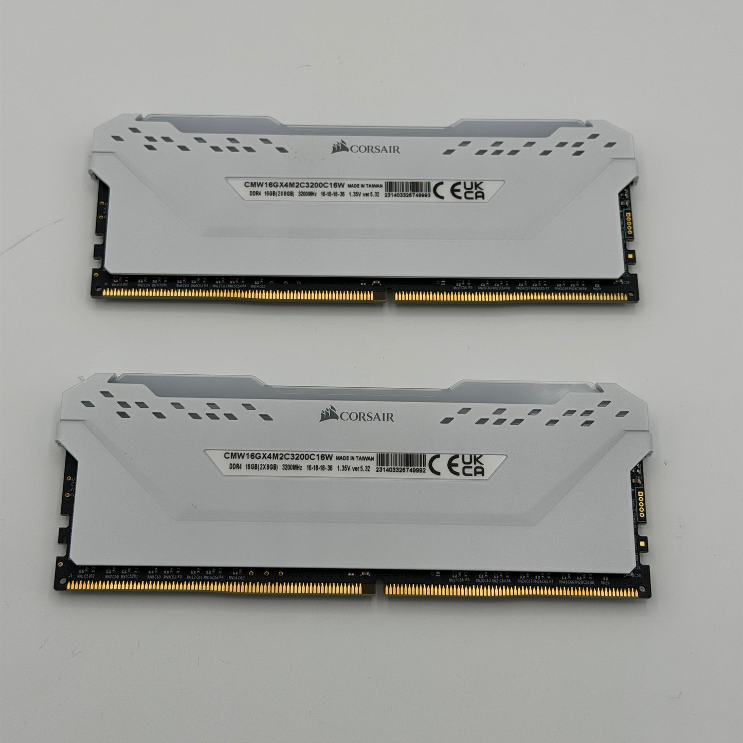Corsair Vengeance RGB PRO 16GB DDR4 Memory Kit White 3200MHz CL16