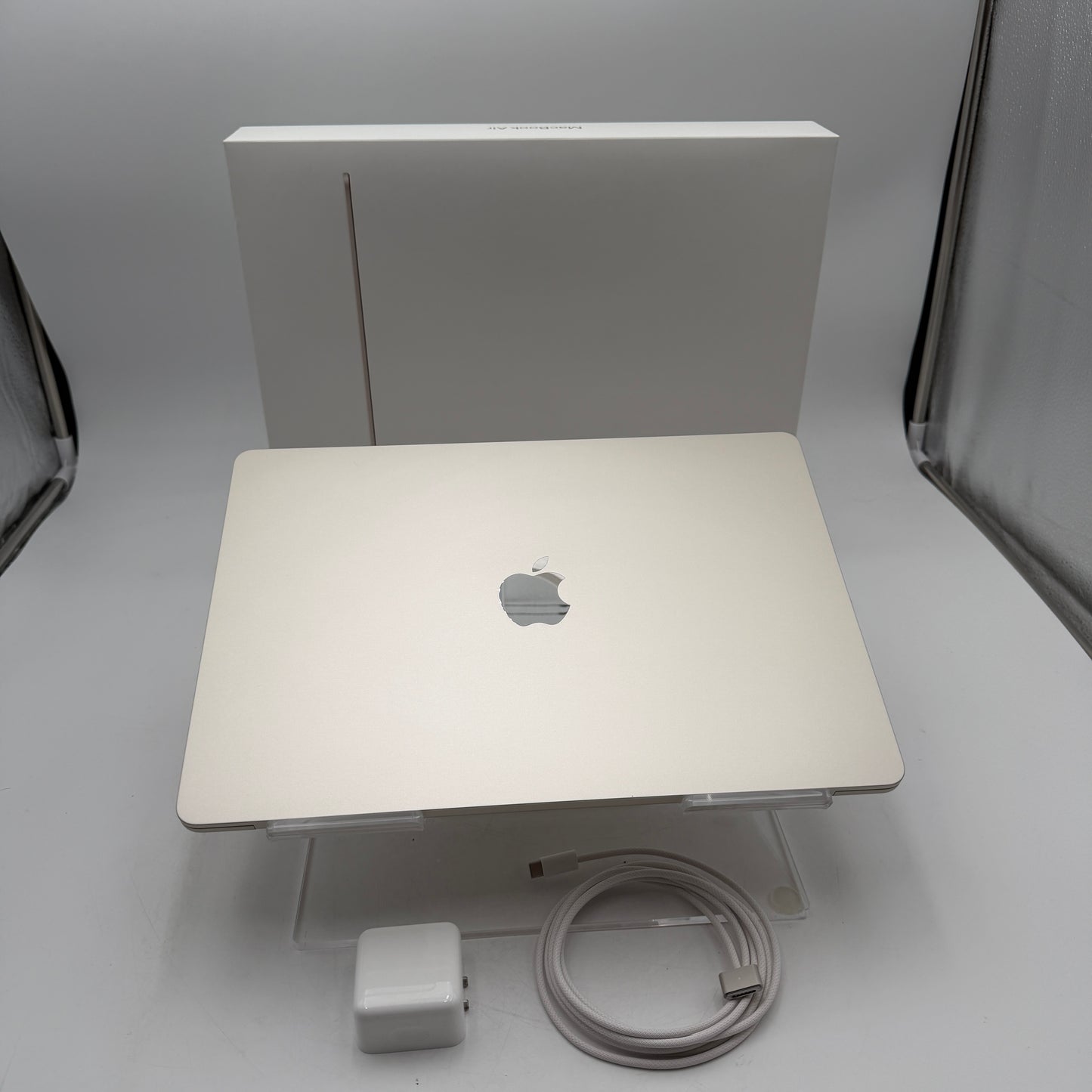 Apple MacBook Air 15-inch A3241 2024 M4 16GB 256GB Laptop Starlight