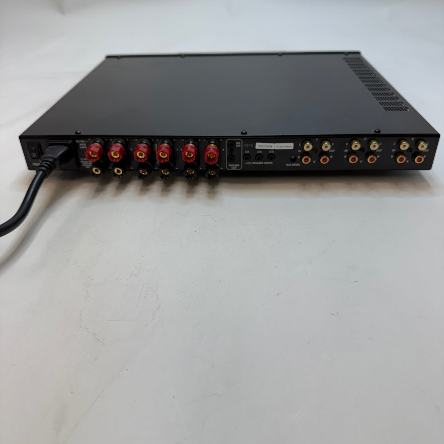 Elan D660/D661 6 Channel Digital Power Amplifier Black Used