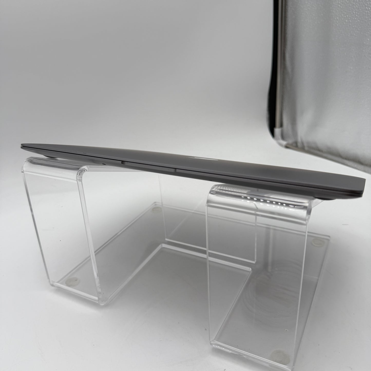 Apple MacBook Air M1 13-inch 8GB RAM 256GB Space Gray A2337 2020 Loose Hinge