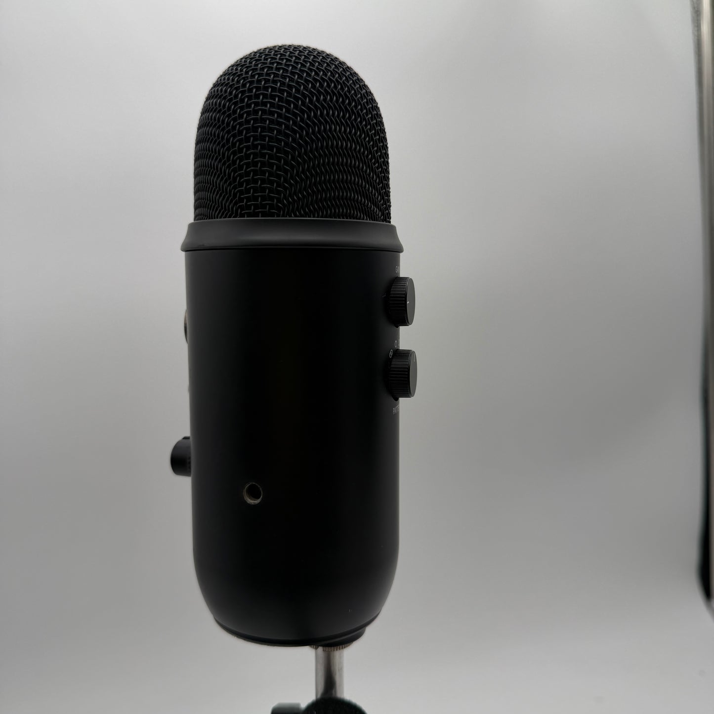Blue Yeti Professional Multi-Pattern USB Condenser Microphone With Stand
