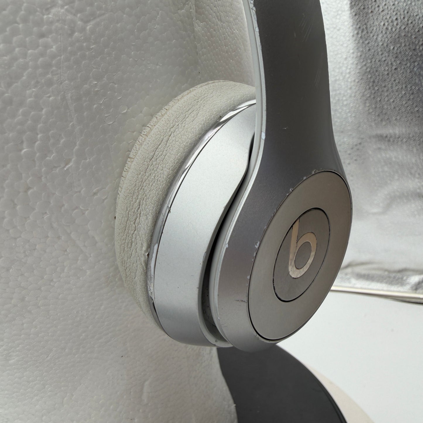 Beats Solo 3 Wireless Headphones Silver Needs New Ear Pads WORKS GREAT
