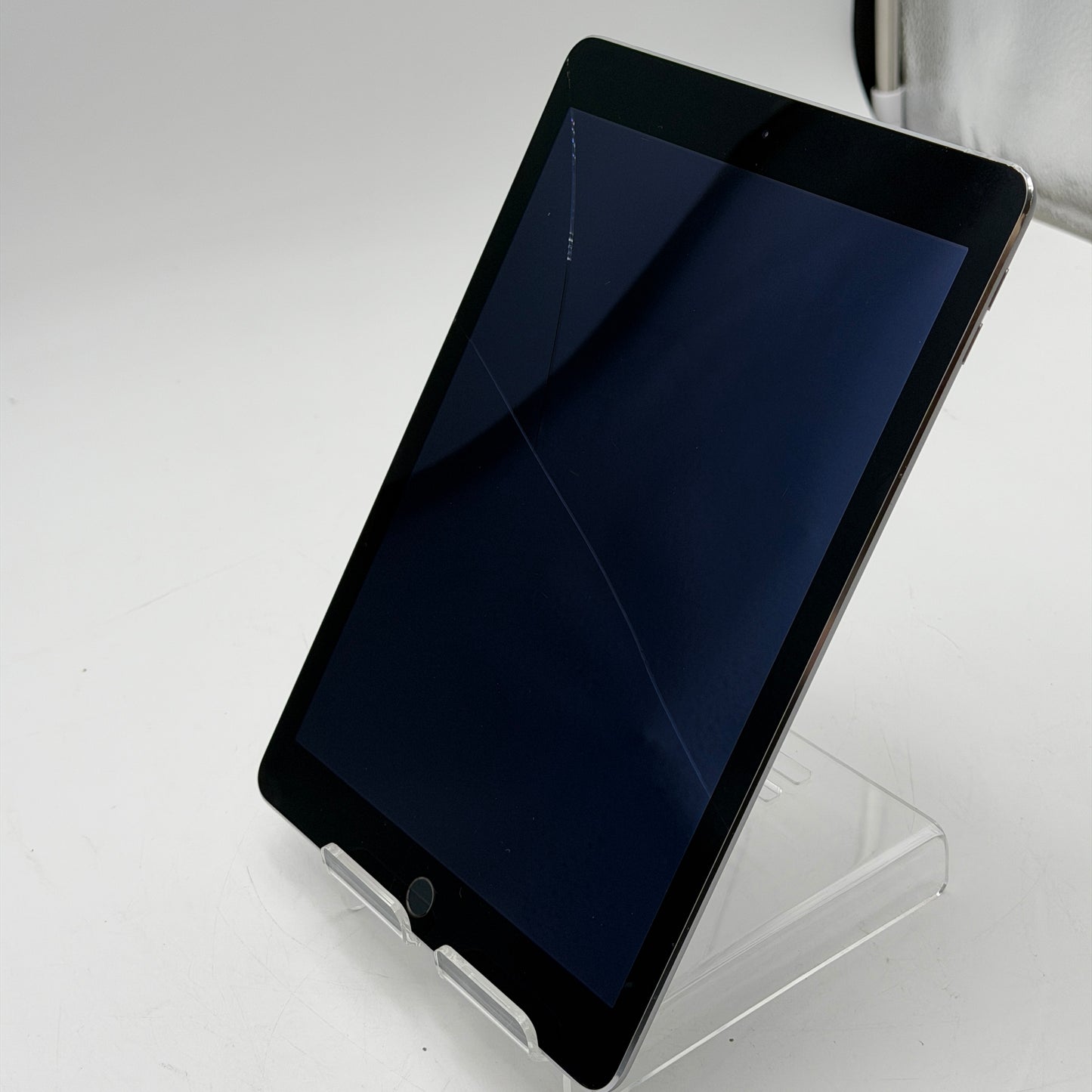 Apple iPad Air (2nd Gen) A1566 Silver 64GB READ