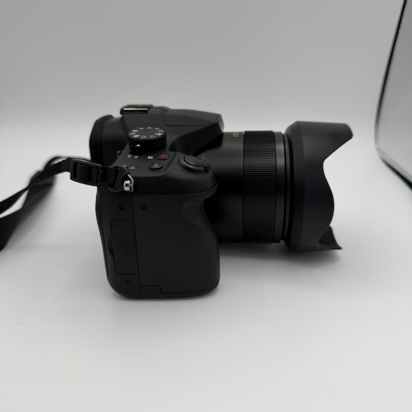 Lumix DMC-FZ1000 20.1 MP Digital Camera With Bag and Extras