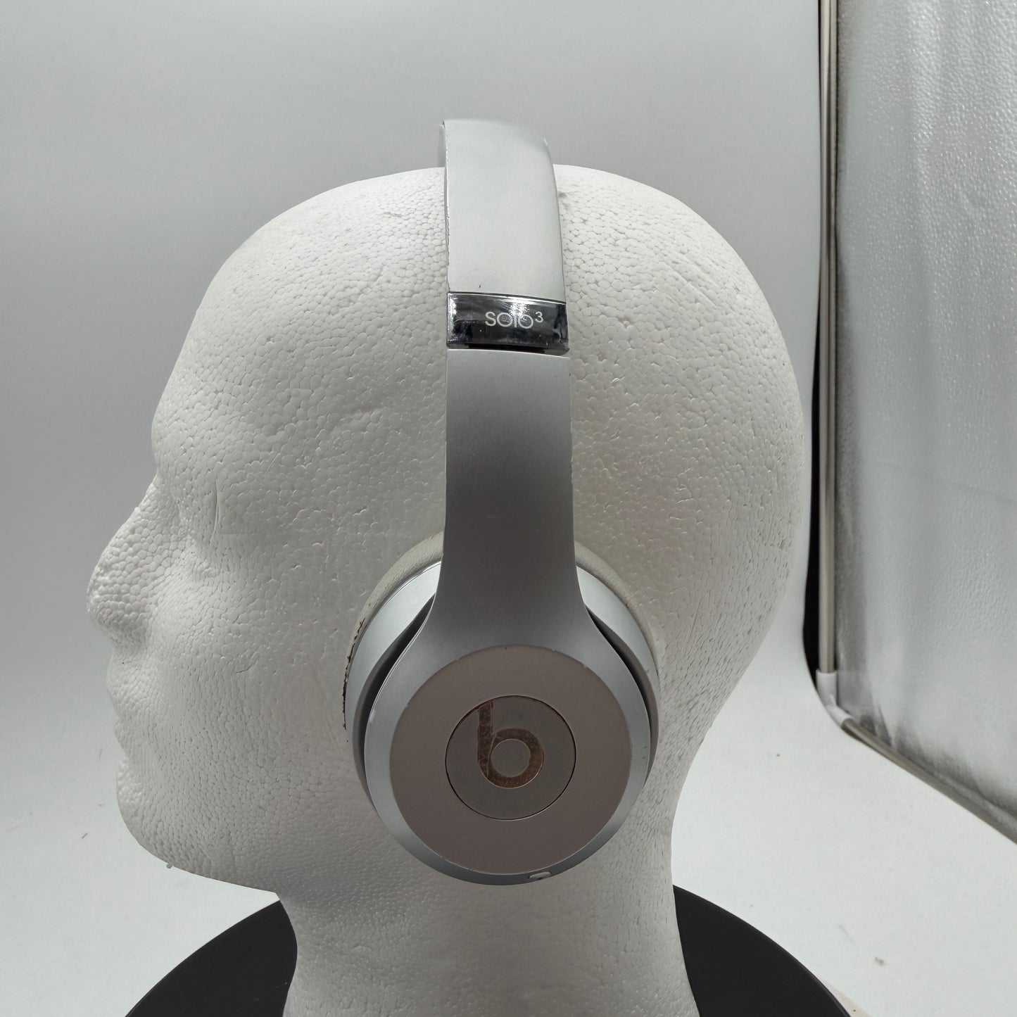 Beats Solo 3 Wireless Headphones Silver Needs New Ear Pads WORKS GREAT