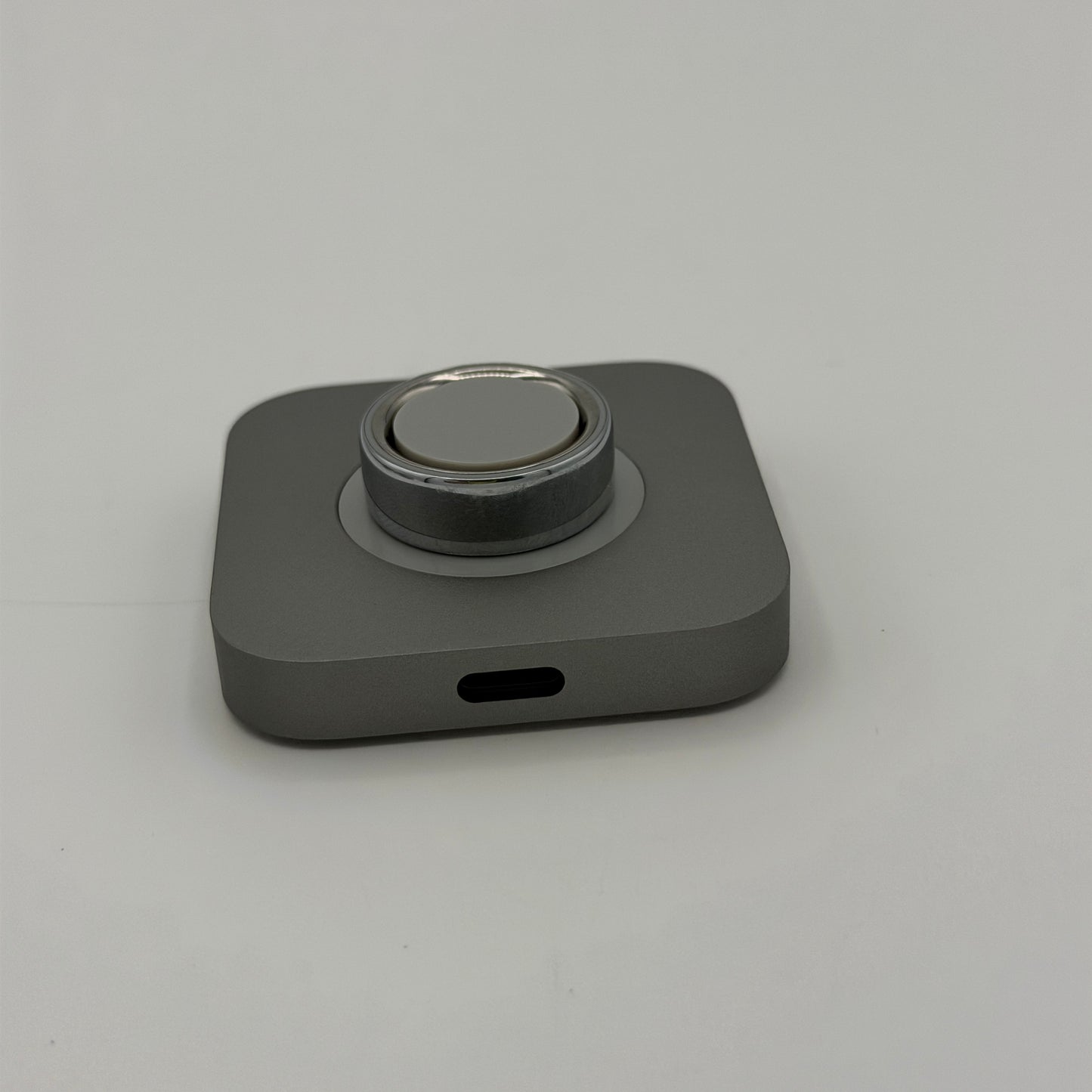 Oura Ring 4 Smart Ring Size 7 Black Silver with Charger and Base