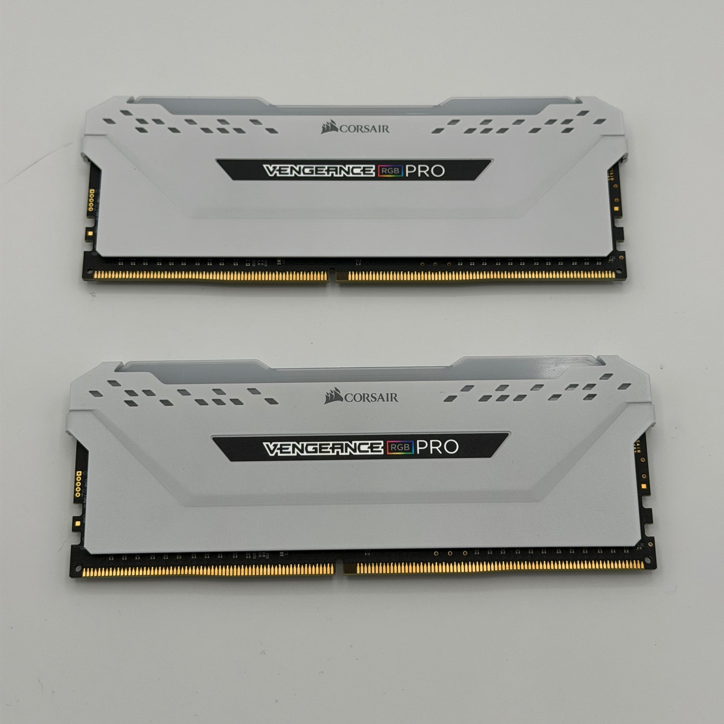 Corsair Vengeance RGB PRO 16GB DDR4 Memory Kit White 3200MHz CL16