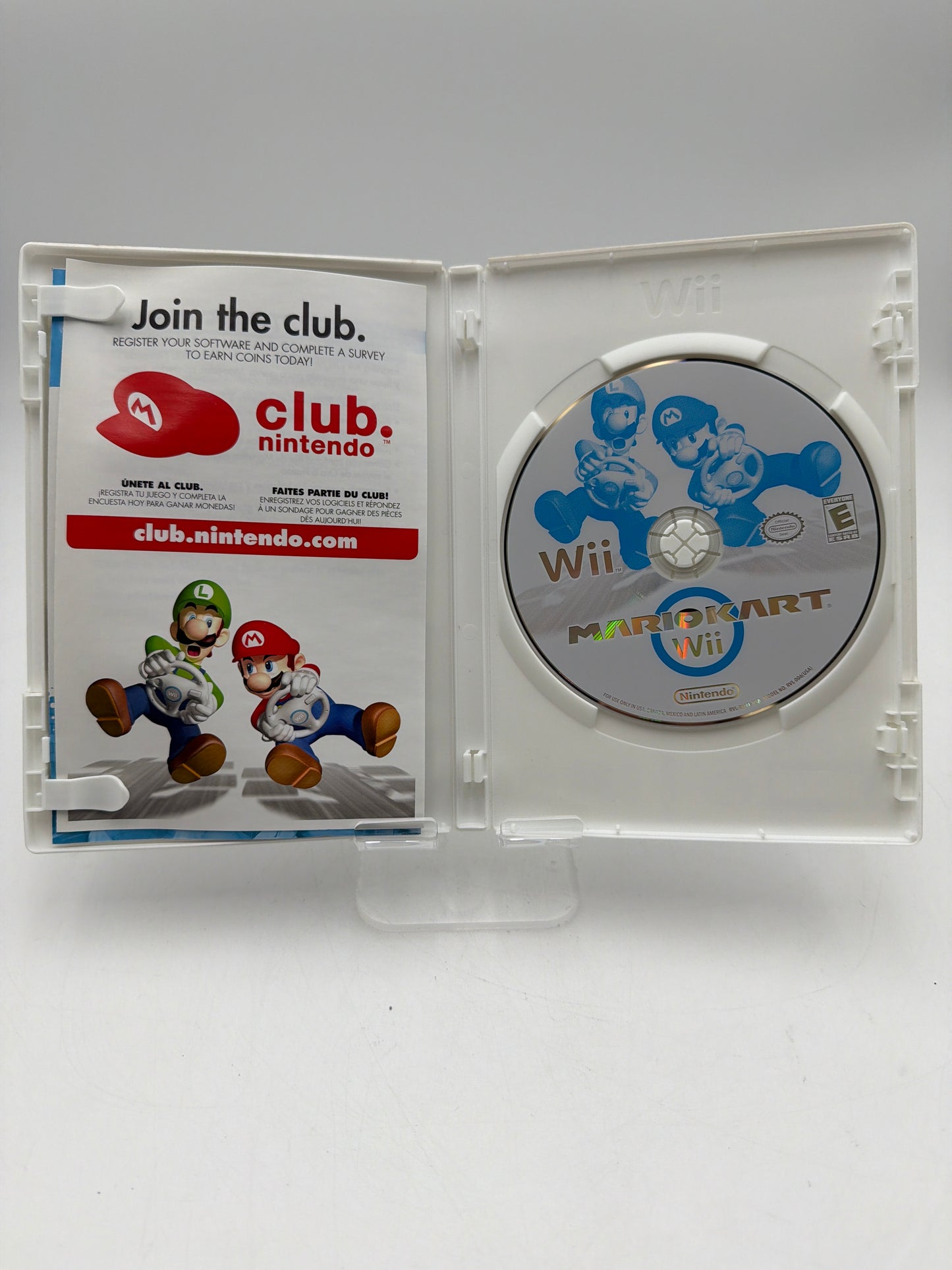 Wii Mario Kart Wii Used with Box and Racing Wheel Excellent Condition