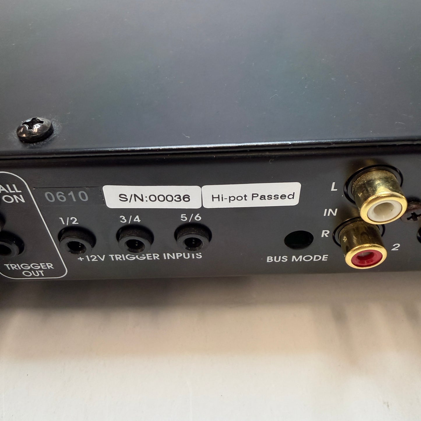 Elan D660/D661 6 Channel Digital Power Amplifier Black Used