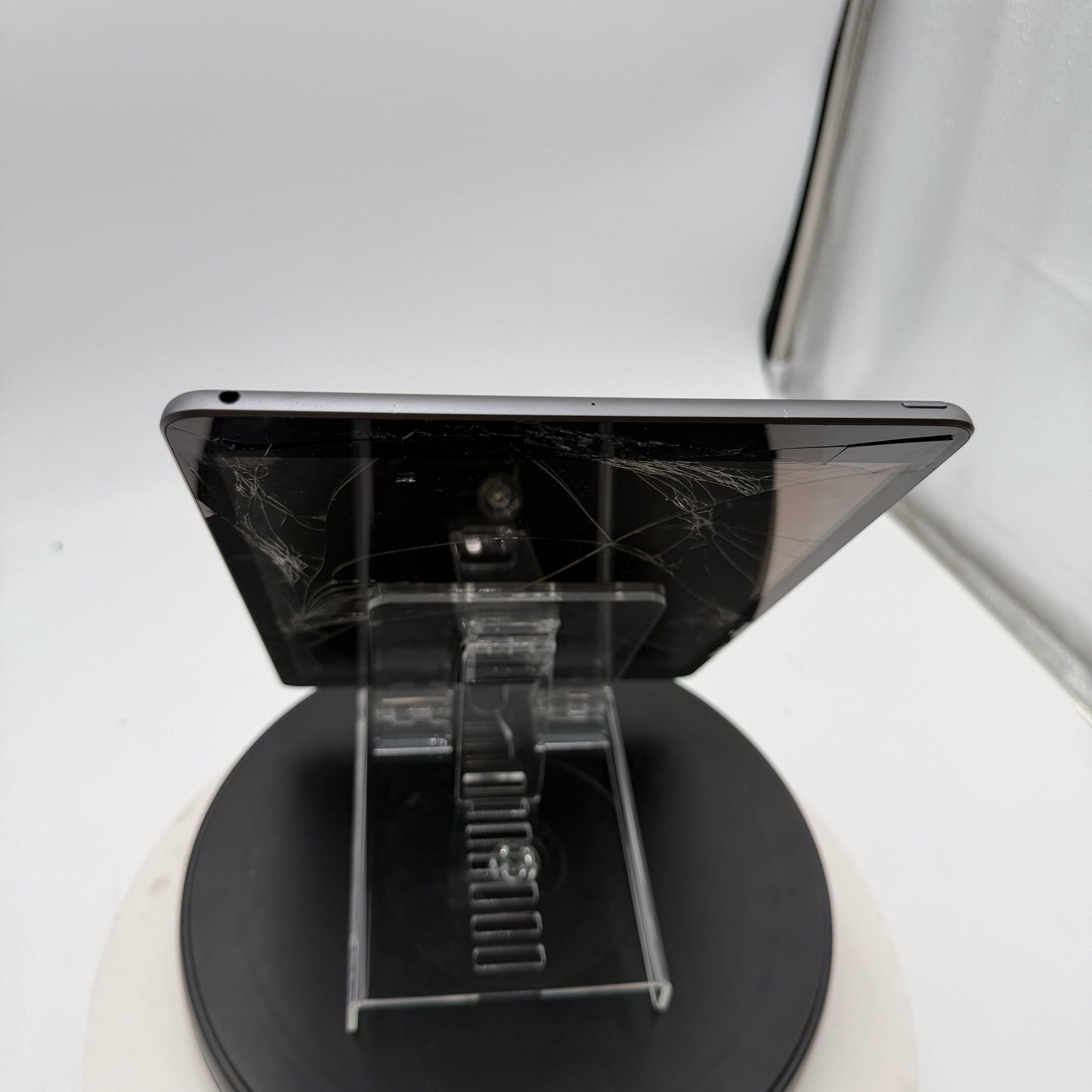 Apple iPad (9th Gen) A2602 64GB Wi‑Fi Only Tablet READ